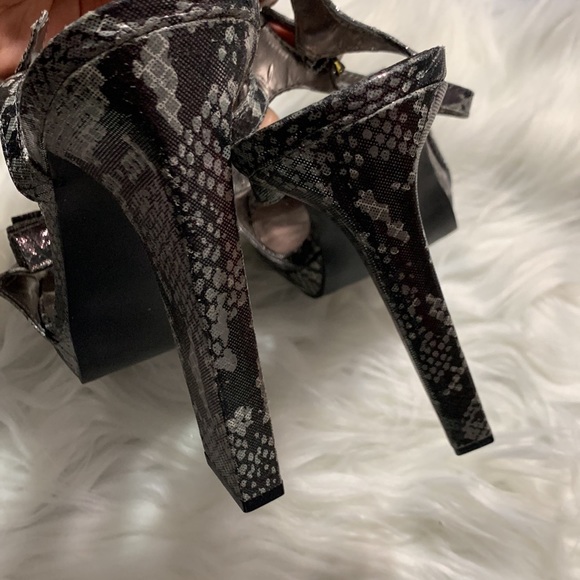 Jessica Simpson Casa Pumps Dark Pewter Stamped Metallic Snake Bow Platform Heels - Picture 6 of 14